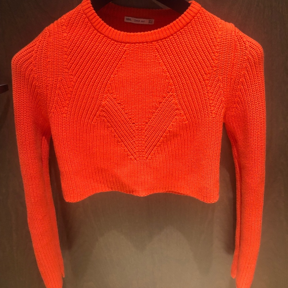 Gorgeous orange cropped sweater